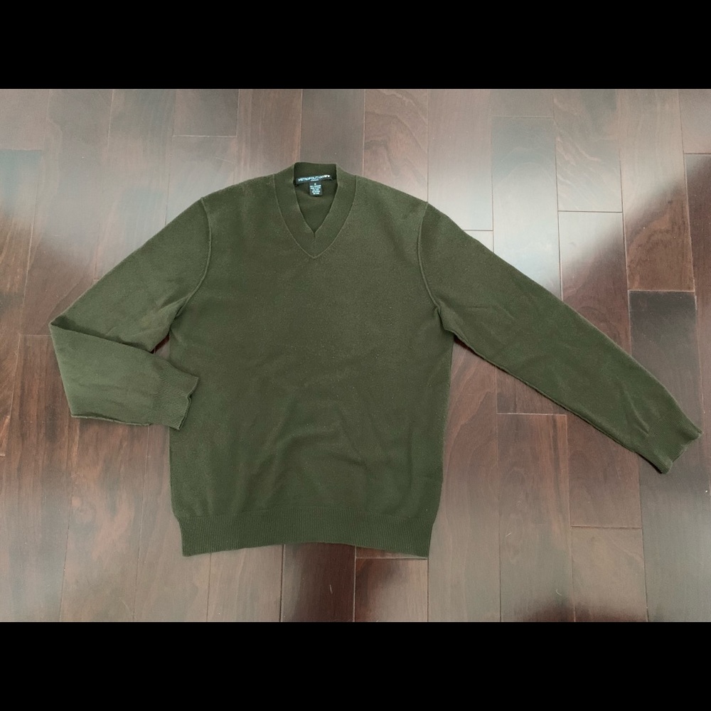 Metropolitan View Cashmere v-neck sweater, size M